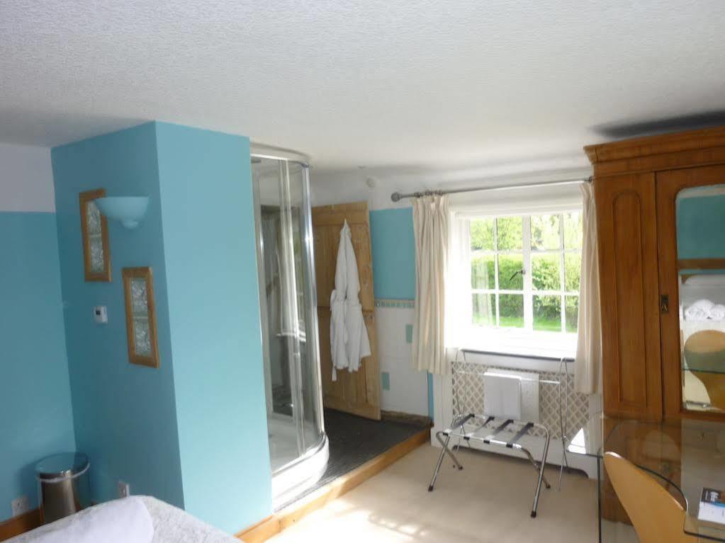 เดอะ ไวท์ เฮาส์ Bed & Breakfast Takeley ภายนอก รูปภาพ