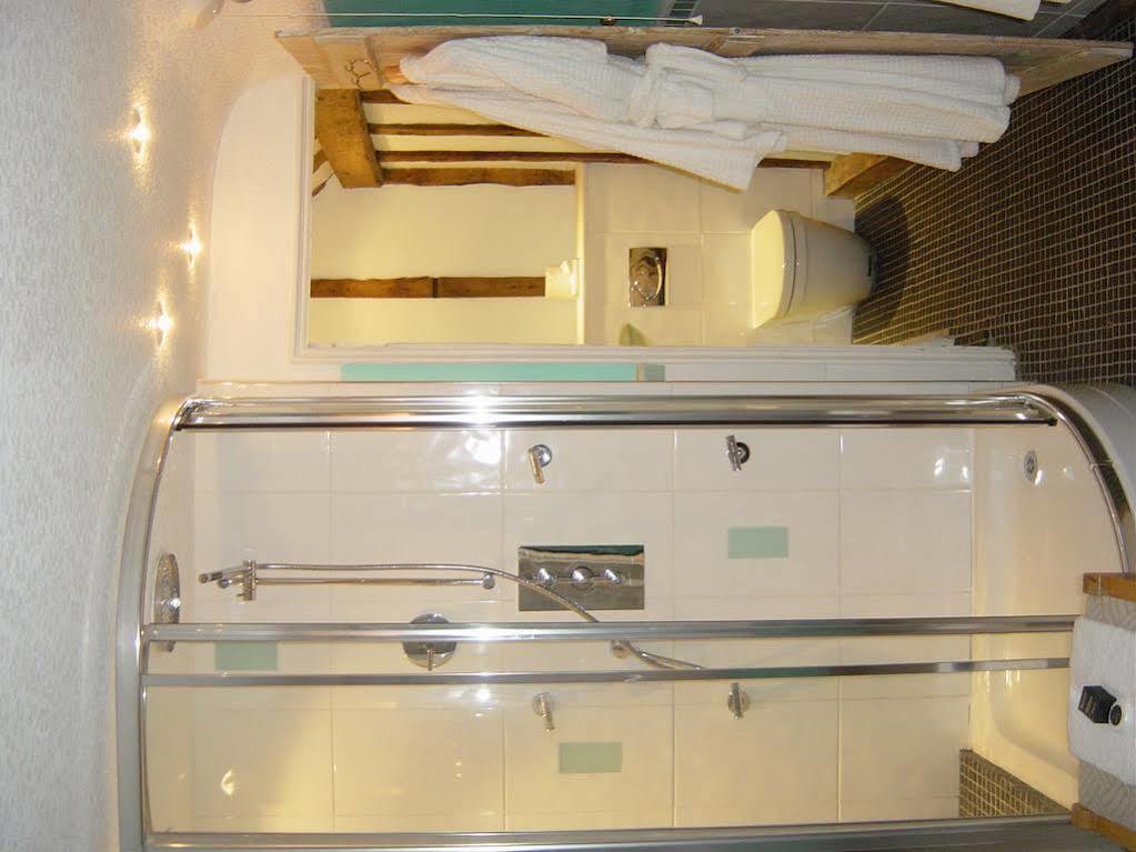 เดอะ ไวท์ เฮาส์ Bed & Breakfast Takeley ภายนอก รูปภาพ