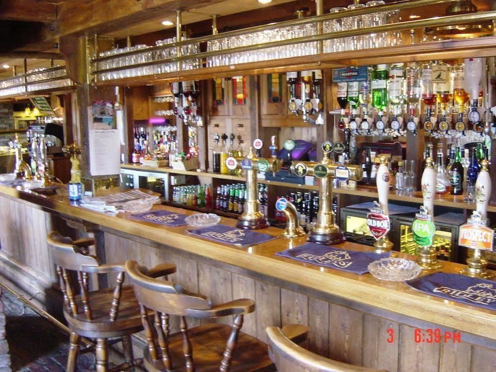 เดอะ ไวท์ เฮาส์ Bed & Breakfast Takeley ภายนอก รูปภาพ