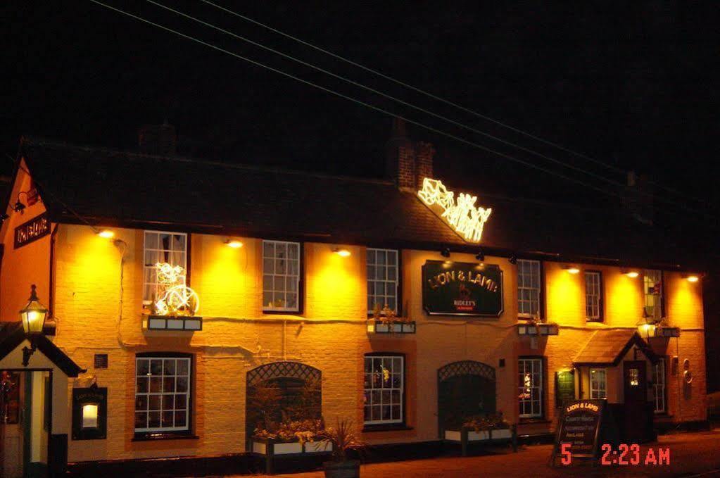 เดอะ ไวท์ เฮาส์ Bed & Breakfast Takeley ภายนอก รูปภาพ