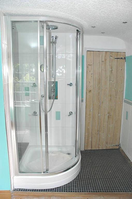 เดอะ ไวท์ เฮาส์ Bed & Breakfast Takeley ภายนอก รูปภาพ