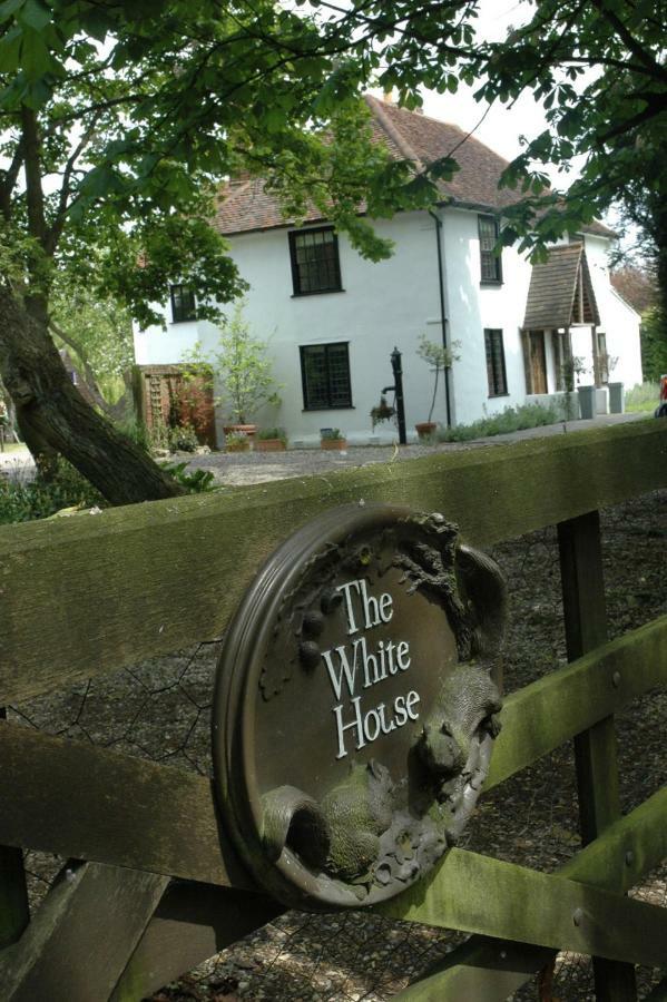เดอะ ไวท์ เฮาส์ Bed & Breakfast Takeley ภายนอก รูปภาพ